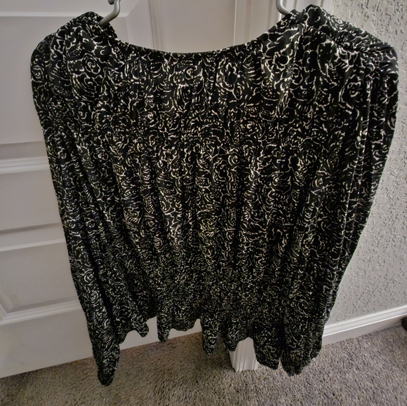 Women's Blouse - Picture 1 of 2